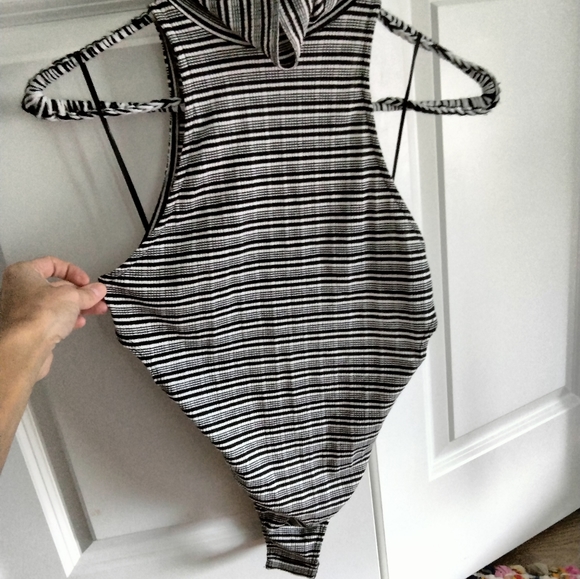 XS Striped Free people backless bodysuit - Picture 3 of 11